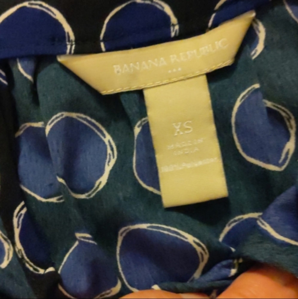 Banana Republic blouse, black with blue circle pattern - Picture 6 of 7